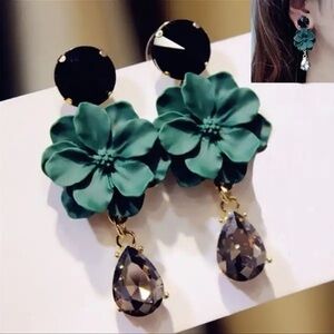 Elegant Green Floral Drop Earrings